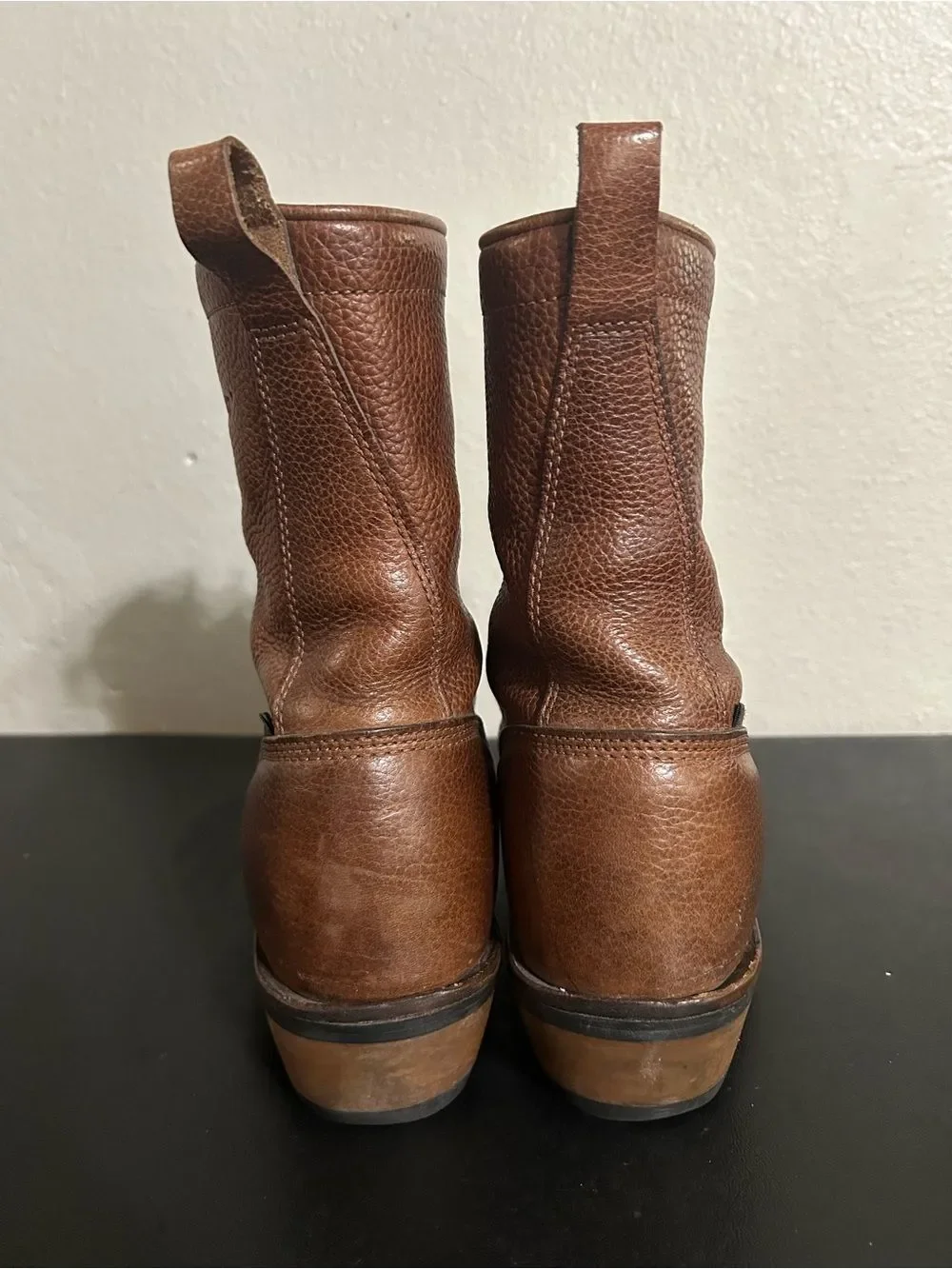 Ariat men’s size 10 EE lace up boots